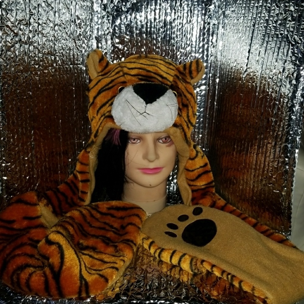Tiger unisex hat with built on mittens